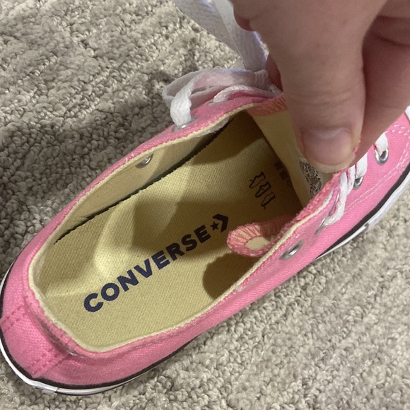 Kids pink converse runners - Picture 2 of 5